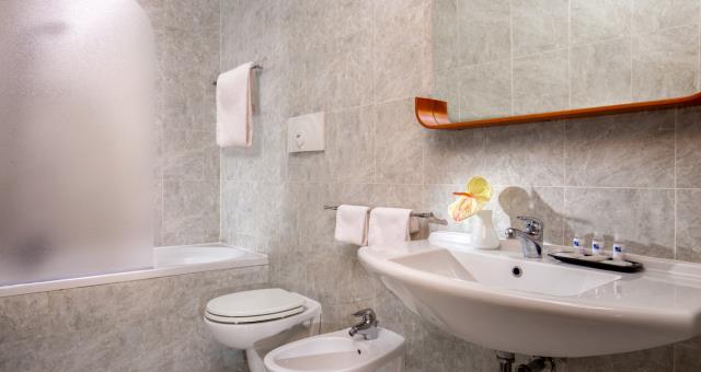 Bathroom in CLASSIC Room BEST WESTERN Blu Hotel Roma